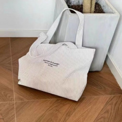 新しいカジュアルストライプシンプルでファッショナブルな大容量通勤キャンバスバッグ多用途で新鮮なワンショルダーポータブルトートバッグ送料無料