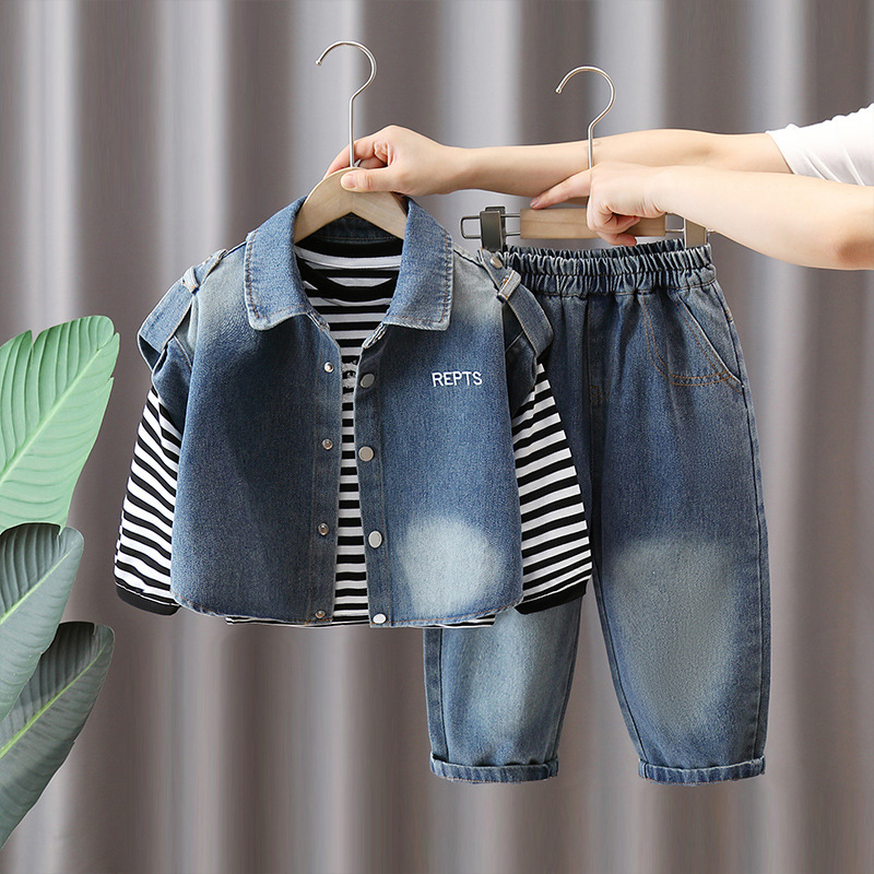 7608 Traje de primavera para niños Chaleco de mezclilla de estilo coreano de primavera y otoño Camiseta de celebridades de Internet de tres piezas