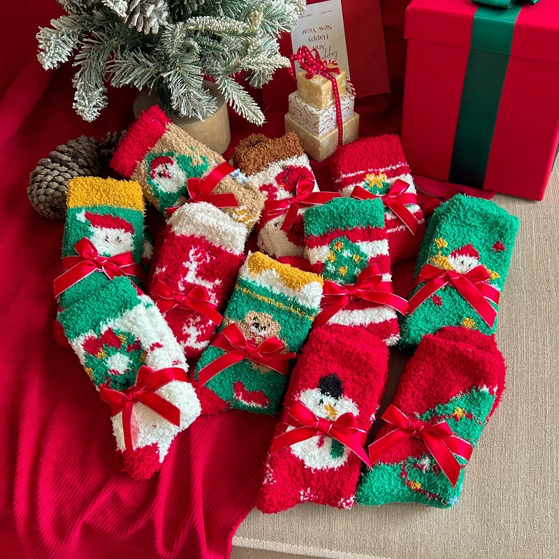 Новинки на Рождество не выпадают из коралловых пуховых рождественских чулок утолщенные и бархатные теплые мультяшные украшения ветра рождественские подарки через границу