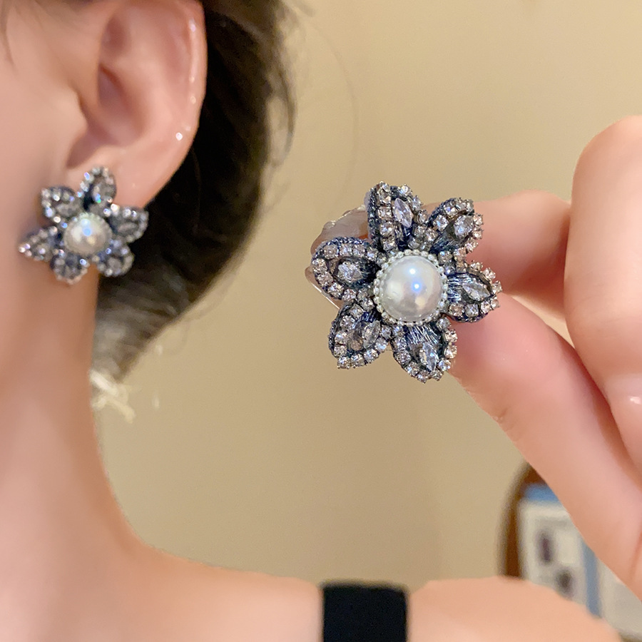 Pendientes de diamantes con incrustaciones de aceite de gota de mariposa azul con aguja de plata Pendientes de temperamento fresco pequeño y artístico Pendientes de alta calidad de lujo ligero de moda