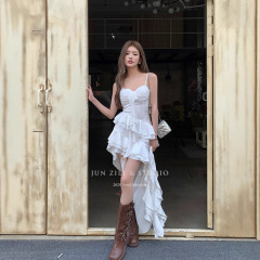 轻熟小众不撞款裙子带胸垫白色吊带裙女夏装不规则荷叶边连衣长裙