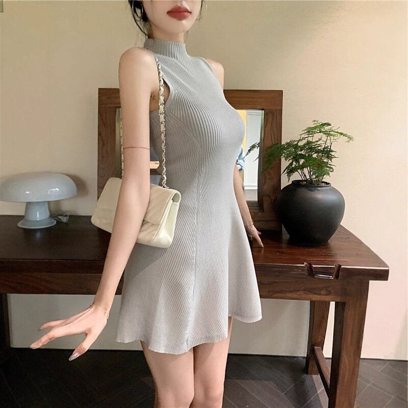 Elegant Socialite Sleeveless Simple and Elegant Waist-Cinching Knitted Skirt Round Neck Gentle Solid Color Dress Elegant Socialite Sleeveless Simple and Elegant Waist-Cinching Knitted Skirt Round Neck Gentle Solid Color Dress