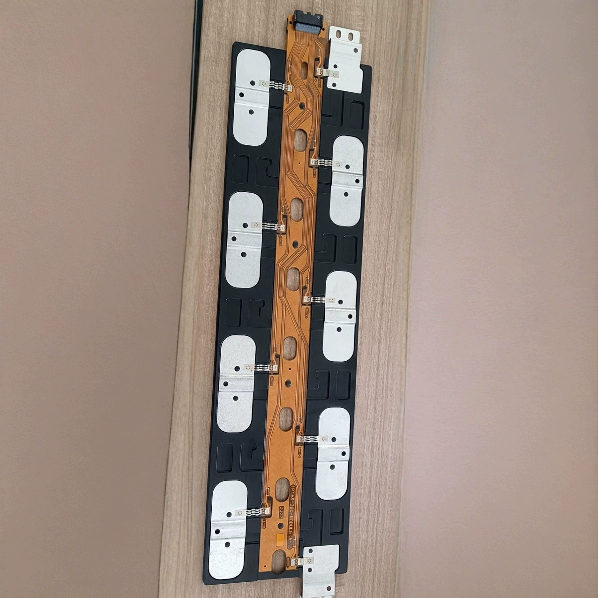 Высокоэффективный лазерный сварочный аппарат для интегрированной контактной системы аккумуляторных батарей электромобилей CCS