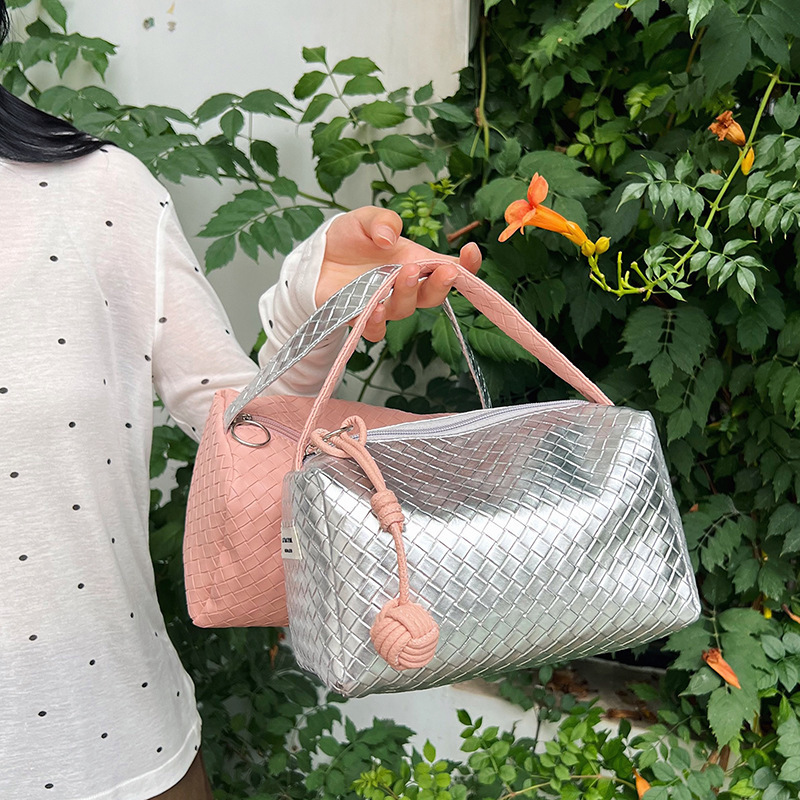Woven-Style Souvenir Handbag for Women, Cosmetic Bag, Portable Toiletry Bag, Fashionable and Versatile Travel Bag