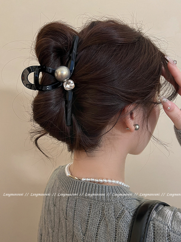 女性の後頭部用のハイエンドの輝くダイヤモンドパールクリップ、大きなヘアクリップ、2025年初秋の新しいサメクリップ、ハイエンドのヘアアクセサリー|undefined