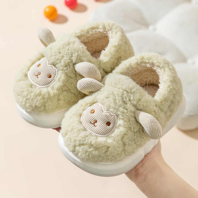 Invierno zapatillas de algodón para niños, niños y niñas, padres e hijos, bolsas de dibujos animados lindas, tacones antideslizantes para bebés en el interior, zapatillas de lana casera