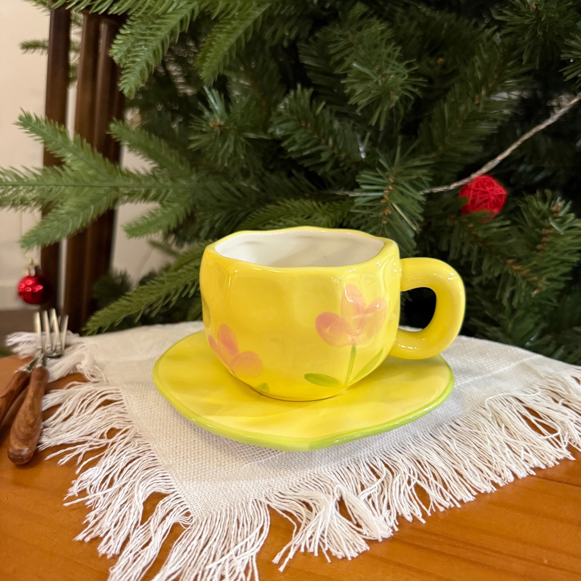 Tazas y platos de cerámica de flores retro de estilo coreano, tazas y platos de café irregular pellizcado a mano, tazas y platos de té de la tarde