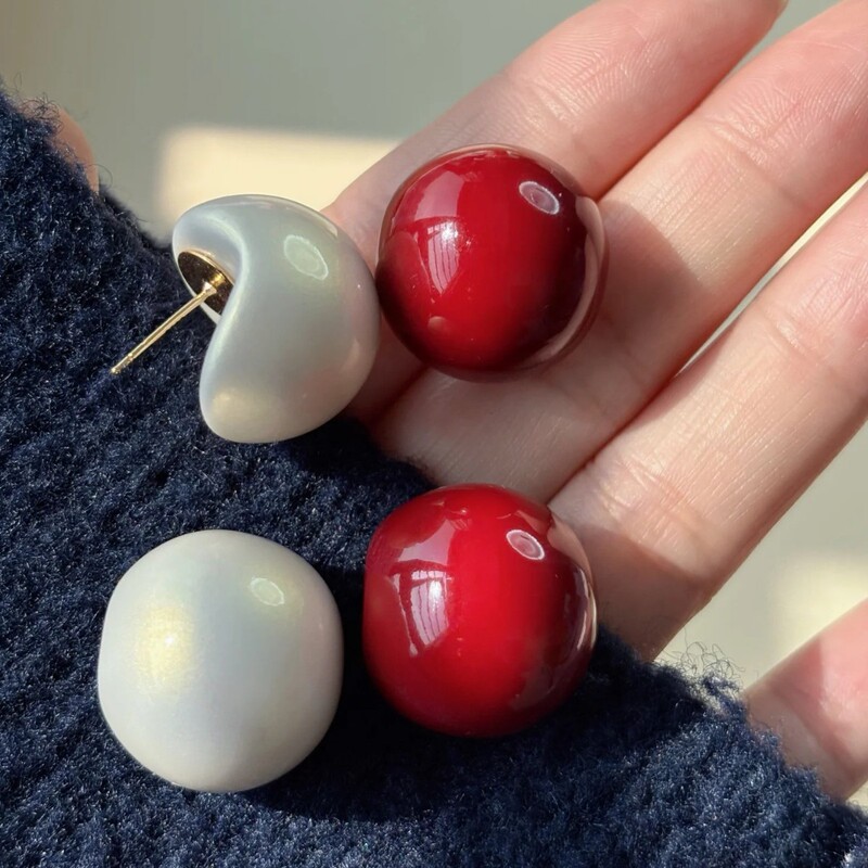 Fashionable and Unique Hepburn-Style Irregular Round Open Smiley Pearl Earrings with a High-End Feel and Versatile Temperament Fashionable and Unique Hepburn-Style Irregular Round Open Smiley Pearl Earrings with a High-End Feel and Versatile Temperament