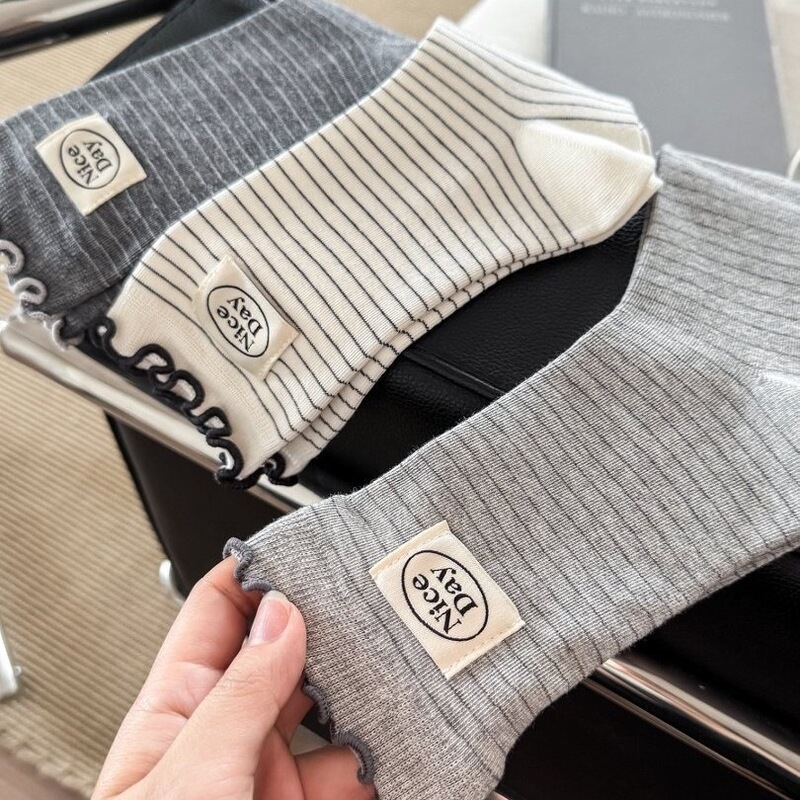 New autumn and winter ruffled striped women's mid-calf socks with ins-style fabric labels, trendy retro women's socks, stacked socks, long socks New autumn and winter ruffled striped women's mid-calf socks with ins-style fabric labels, trendy retro women's socks, stacked socks, long socks