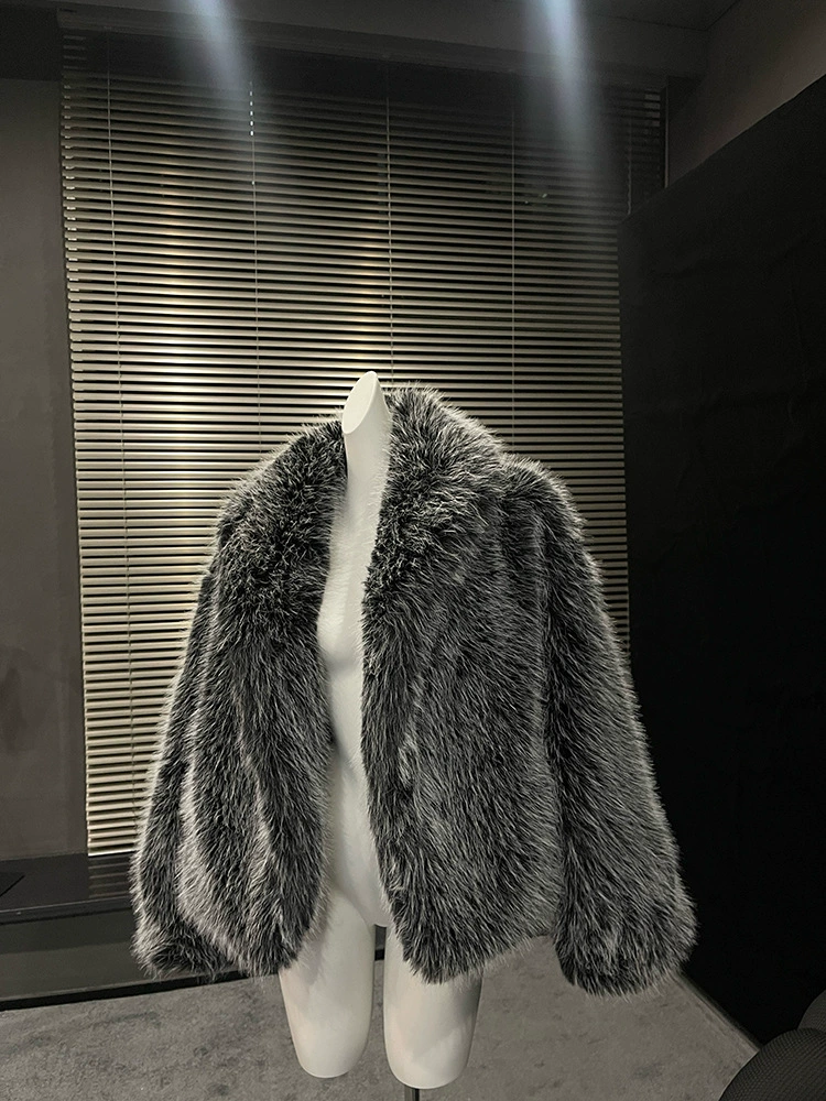 Demi‑season jacket, volume‑adding design, European style, black‑and‑white, S–L