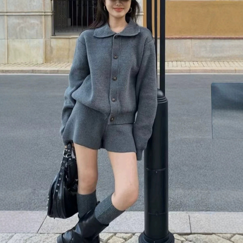 Autumn and winter outfits include a complete set of polo collar sweater jackets, short two-piece suits, Korean drama-inspired autumn women's clothing
