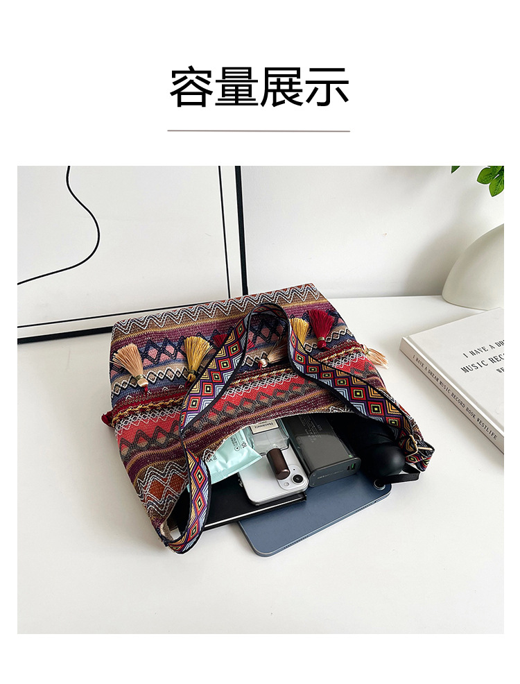 Large-capacity tote bag 2025 Summer new style trendy, simple and casual women's single-shoulder bag, artistic Chinese-style tassel bag undefined
