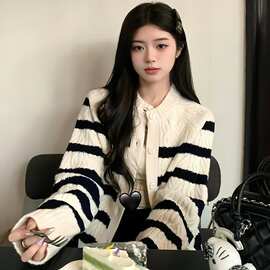 温柔风条纹毛衣开衫女2025新款松弛感慵懒软糯针织衫上衣外套