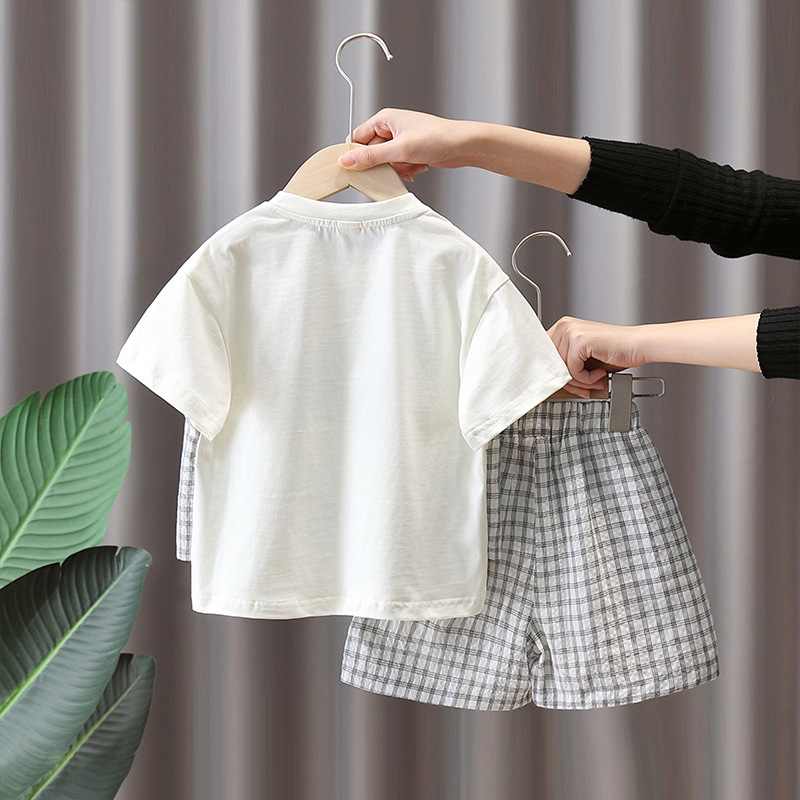 7175 Traje de verano para niños 2025 Nuevo traje de dos piezas falso rojo de Internet para niños Verano coreano de dos piezas de manga corta de la calle frita