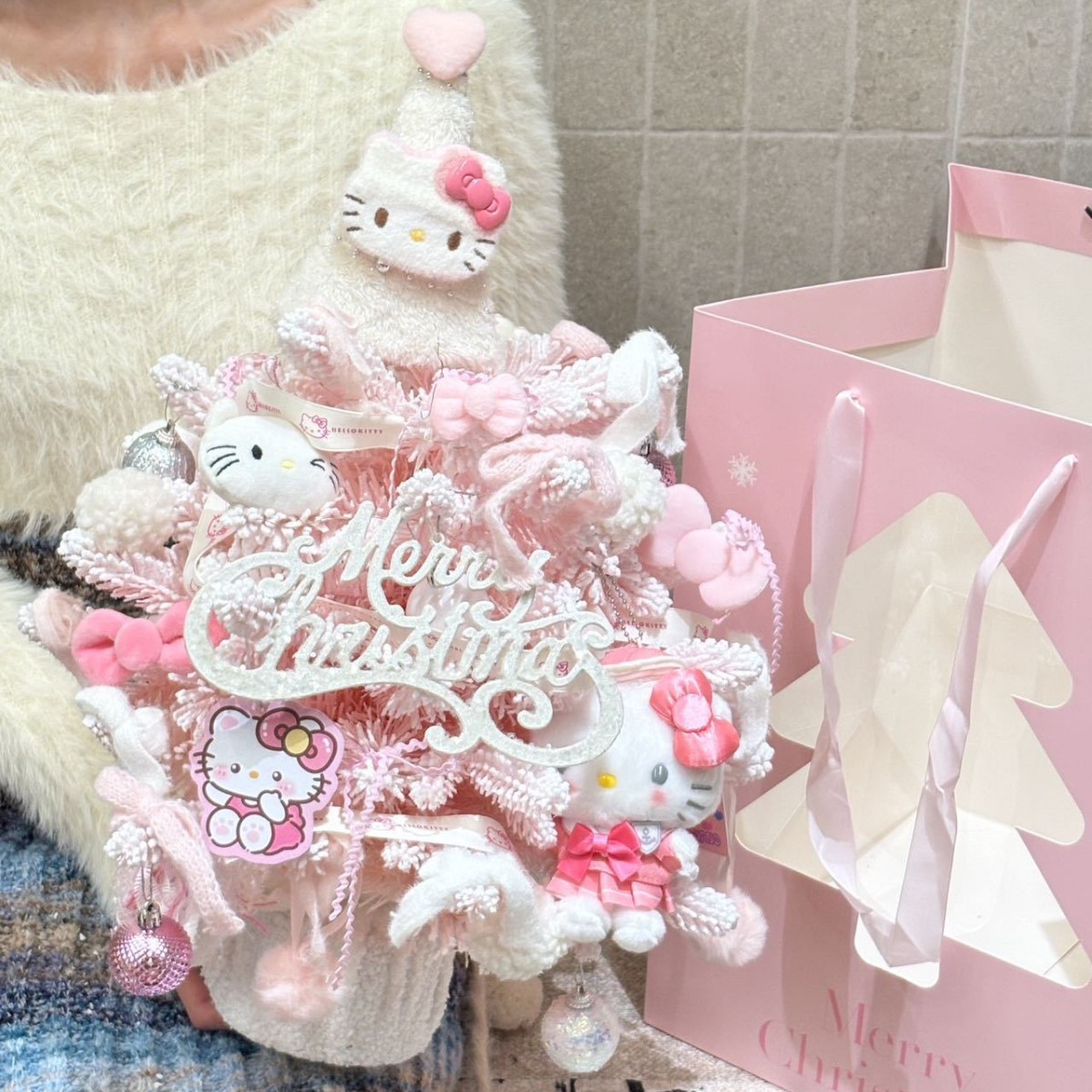 완성된 선물 상자 핑크 kt 뮤직 박스 크리스마스 트리 (완성된 전체 높이 약 50cm)