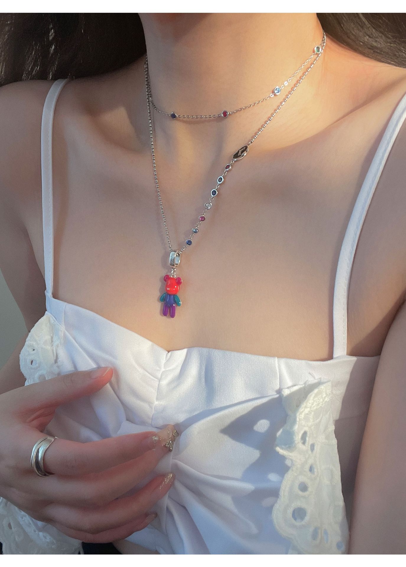 Collana con ciondolo a forma di torta con zirconi blu e argento, catena per clavicola da donna, design di nicchia leggero e lussuoso, avanzato 2022_voghion.com