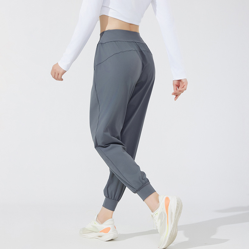 Pantalones deportivos casuales elásticos y transpirables estilo otoño 2026 para mujer, ideales para yoga, correr y fitness al aire libre.