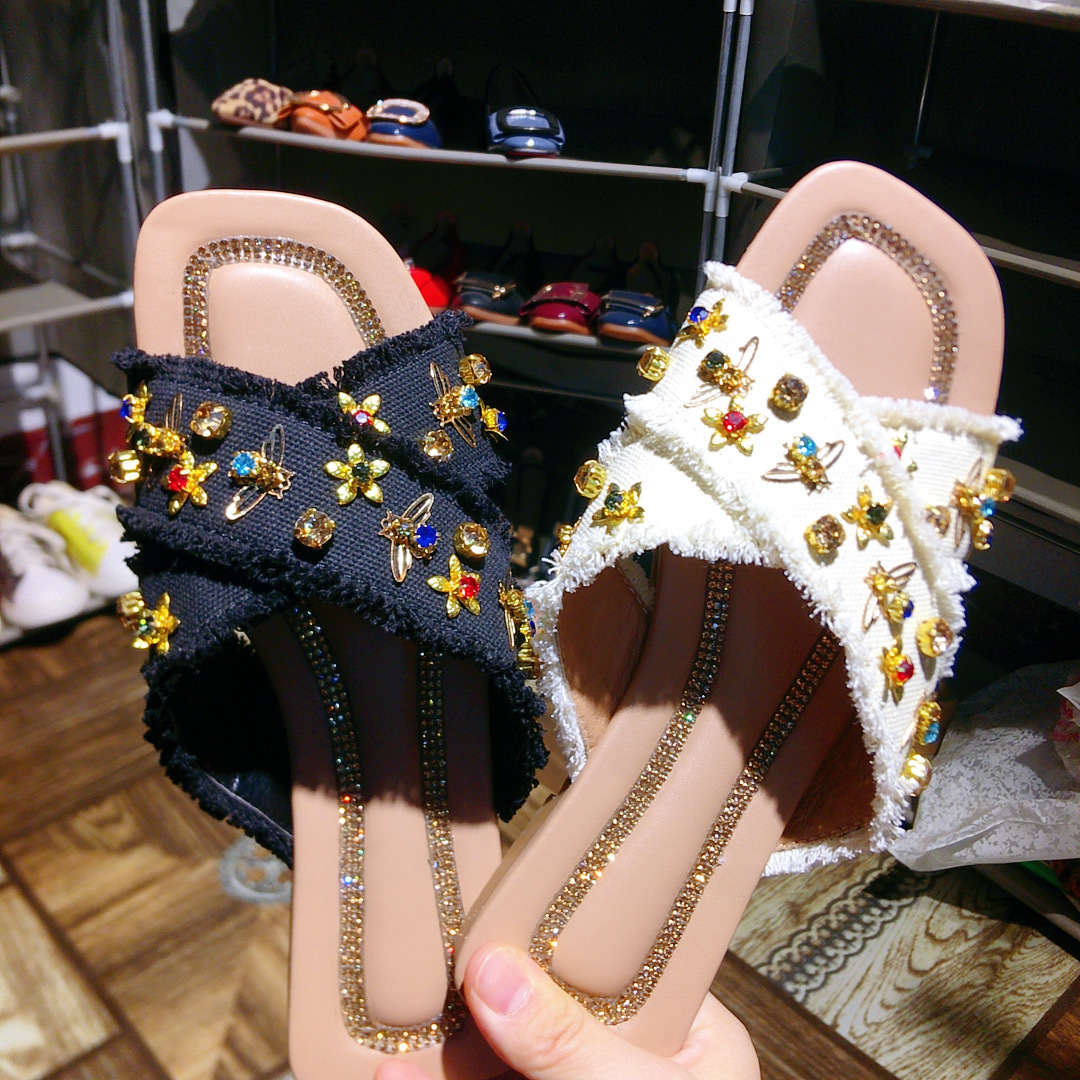 2023 nouvelle version coréenne brodé strass petite abeille sandales et pantoufles fond plat ethnique vent net rouge sandales femmes ordre_voghion.com