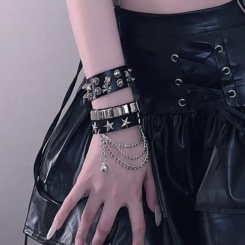 Y2K Millennial Hot Girl Dark Shibuya Rivet Leather Bracelet Women's Personalized Punk Star Chain Bracelet Bracelet