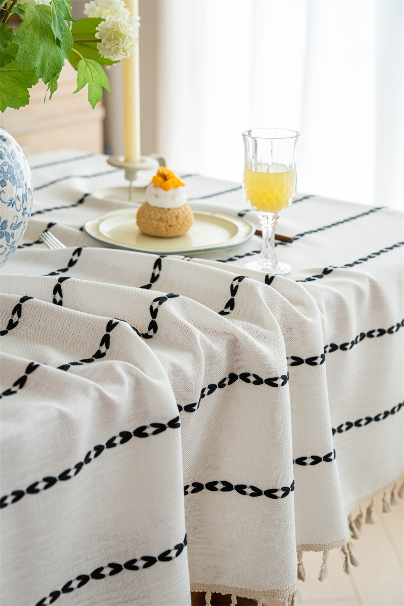 Grenzüberschreitendes INS Nordic Polyester Jacquard T-Shirt mit geflochtener Quaste, rechteckiger Couchtisch und Essbereich mit gestreifter Spitze_voghion.com