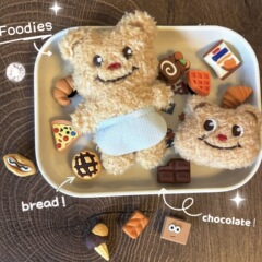 かわいい風バターの熊の毛のふわふわした穴の靴はアクセサリーのアイデアの靴を掛けてdiyを掛けて穴の靴の花を飾ります。
