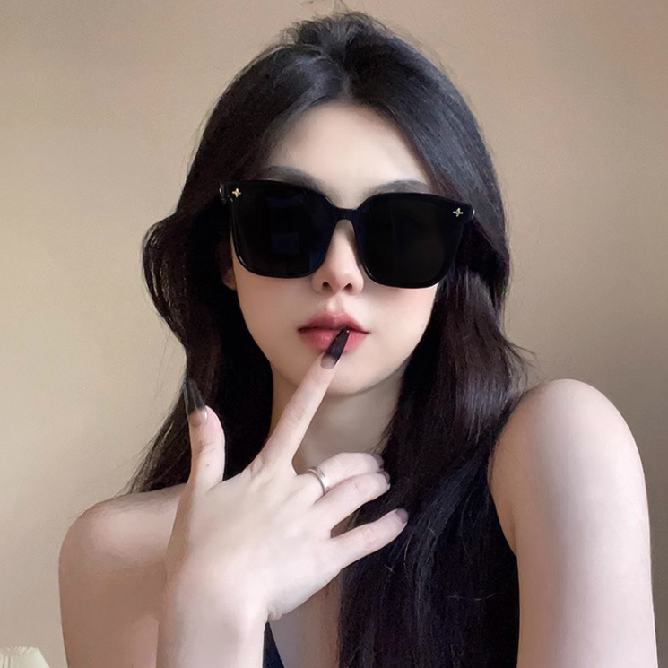 Designer Sonnenbrille Für Damen Mit Kette, Schwarze Gesichtsform_voghion.com