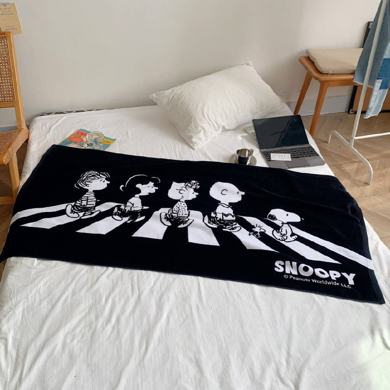 Foreign Trade Wholesale Inventory Last Order Live Supply Group Purchase Household Cute Cartoon Snoopy Bath Towel Towel