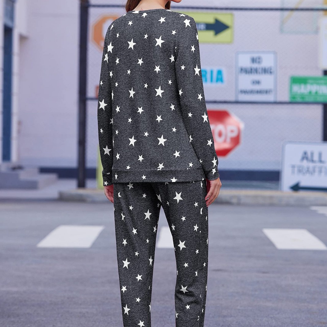 Spot traje de servicio a domicilio europeo y americano pijamas suministro de mujer traje de moda autoconstruido deportes de otoño e invierno nueva moda