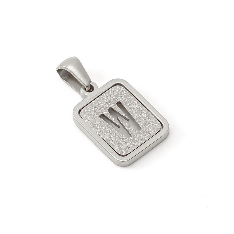 Nueva moda de acero inoxidable letra inglesa colgante de fábrica al por mayor carta prensada en arena titanio acero 18K Commuter todo partido