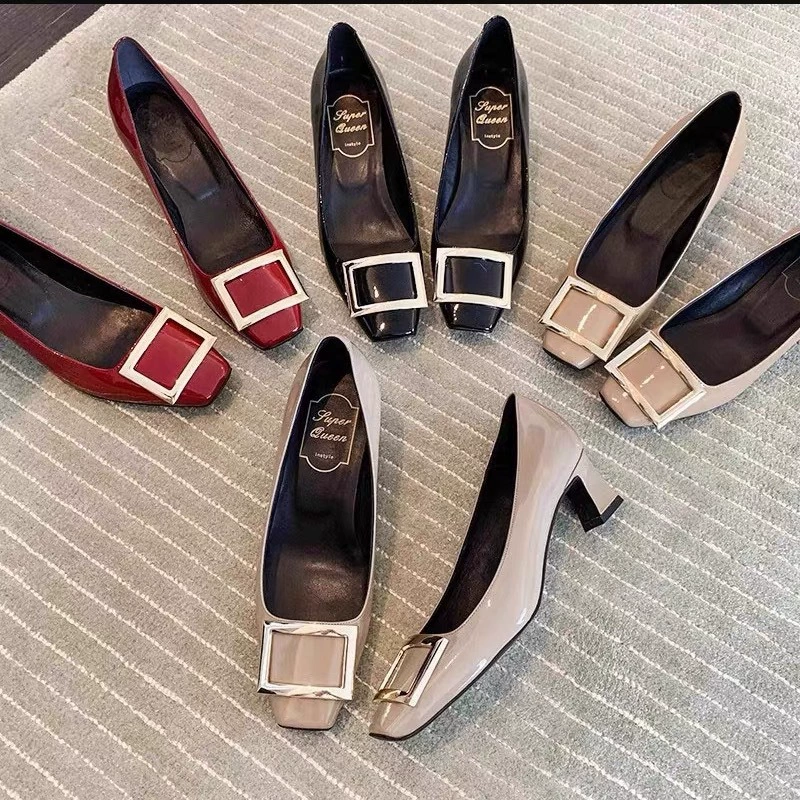 Женские туфли на плоской подошве в французском стиле, весна 2024, цвет слоновая кость, из лакированной кожи, с квадратным носком и квадратной пряжкой, элегантные, простые.
