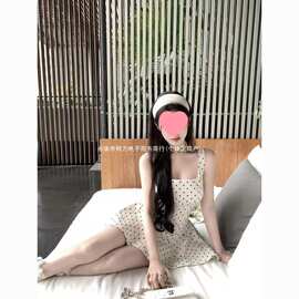 纯欲白色波点吊带连衣裙女春夏季法式方领初恋修身显瘦蓬蓬短裙子
