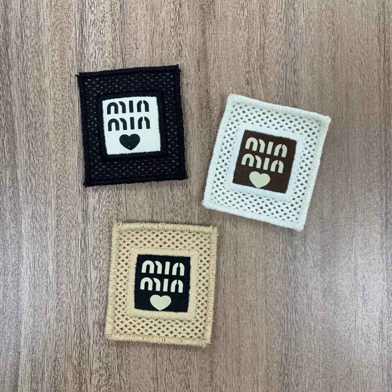 米白色刺绣补丁贴字母徽章布贴羽绒服衣服裤t恤修补破洞缝纫商标
