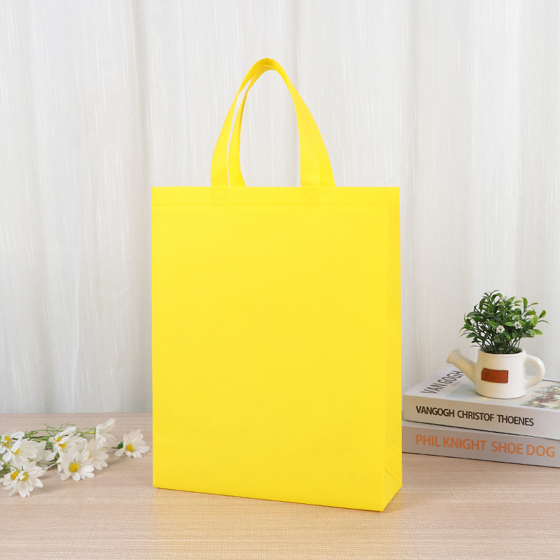 Bolsa de mano no tejida de color vertical en stock para aumentar el embalaje de regalo en blanco imprimible logotipo bolsas no tejidas