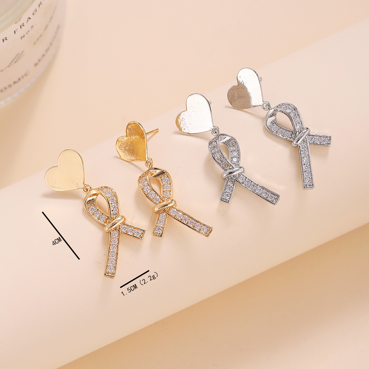 Estilo coreano nuevo melocotón corazón Stud pendientes de las mujeres de alta calidad de La pajarita Cruz diseño pendientes ins Internet Celebrity todo fósforo de la joyería de moda