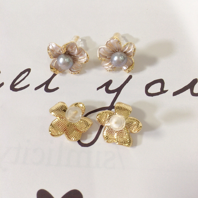 8g Weight Freshwater Pearl, Copper Inlay Material Ear Studs Classification 1 Pair Quantity Wedding, Daily Occasion Flower Pattern Women's Gender Elegant Style 1 Pair Freshwater Pearl Copper Freshwater Pearl Earrings Flower Ear Studs 4