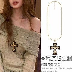 欧美跨境树脂十字架吊坠项链女复古简约ins锁骨链小众高级感饰品