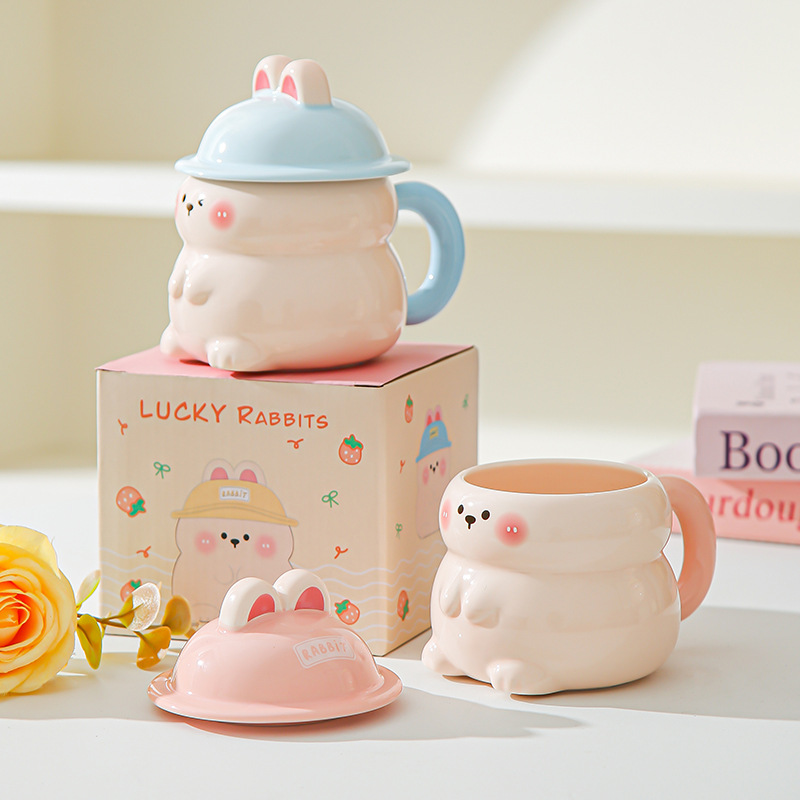 Dibujado a mano encantador conejo tridimensional taza de marca creativa regalo de cumpleaños taza de cerámica de dibujos animados estudiantes con taza de agua cubierta