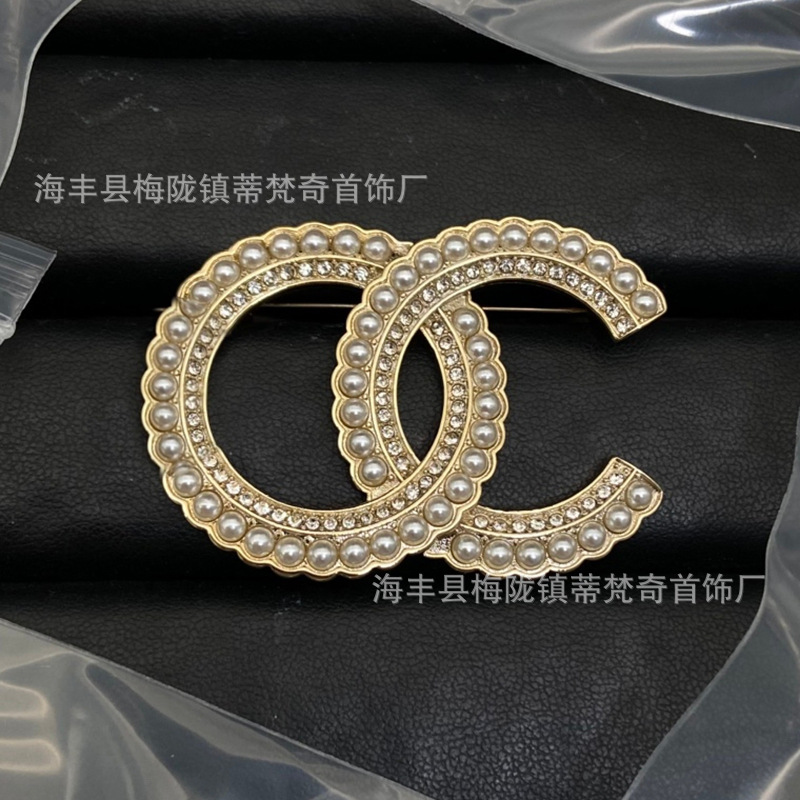 25C New Double C Brooch for Women, Enamel Light Luxury Leather Pearl Heart Small Chanel-Style Tassel Versatile Chanel Grandma Brooch
