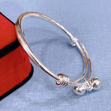 High-quality imitation silver-plated bracelet for adults, round-shaped, sliding strap with double bells, fashionable boutique accessory wholesale