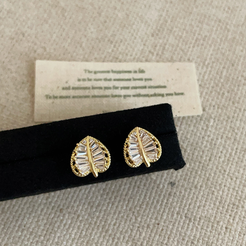 Pendientes de botón con circonita y perla para mujer elegante_voghion.com