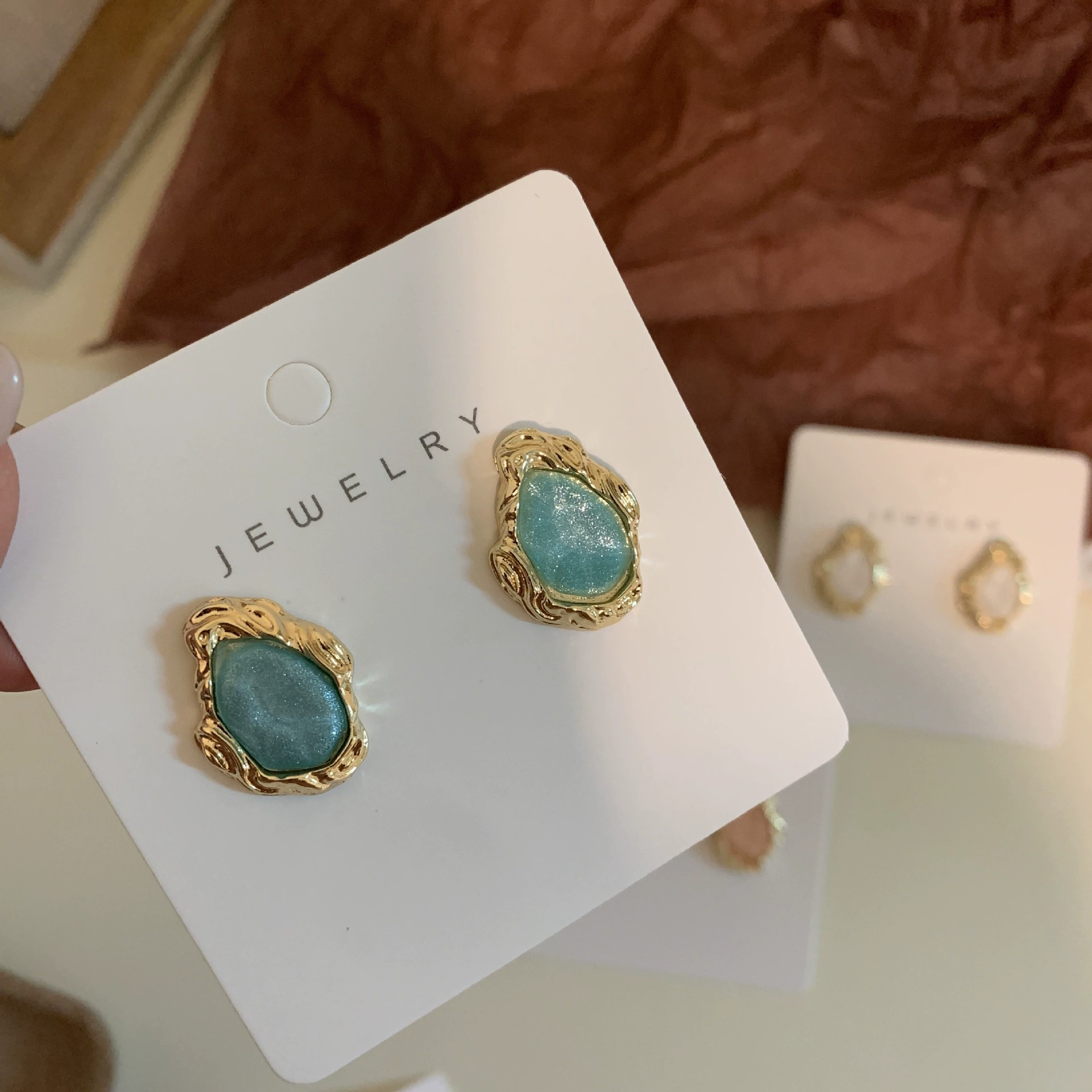 Серебряные серьги в стиле ретро Гонконг, из смолы, высококачественные стильные серьги, нишевая универсальная новинка для женщин, оптом