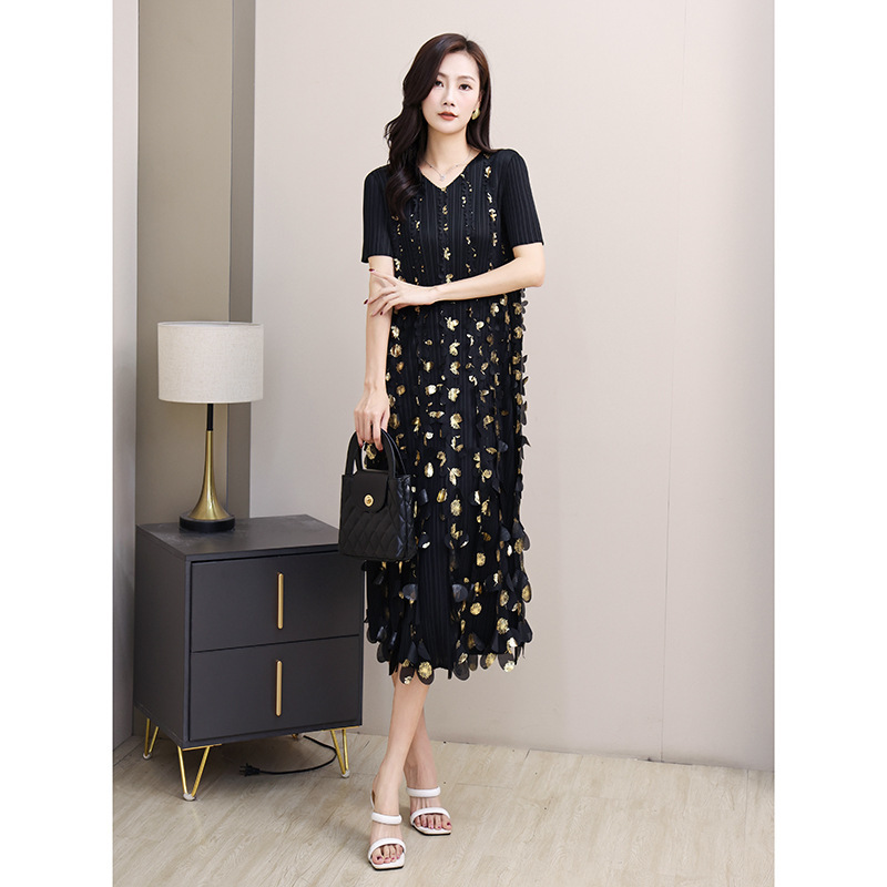 Miyake Classy V Neck Dress Women's 2025 Summer Wear Unique and Beautiful Pinch Waist Skirt Hot Gold Long Skirt Miyake Classy V Neck Dress Women's 2025 Summer Wear Unique and Beautiful Pinch Waist Skirt Hot Gold Long Skirt