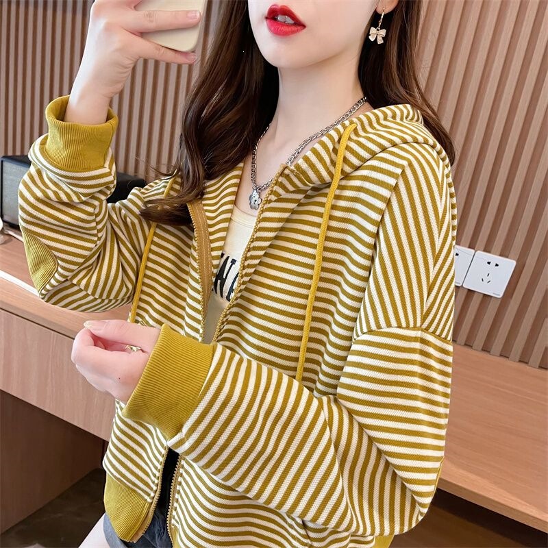 Short sweatshirt for spring and autumn 2025, striped new style, loose-fitting Korean version, thin hooded cardigan jacket for petite individuals Short sweatshirt for spring and autumn 2025, striped new style, loose-fitting Korean version, thin hooded cardigan jacket for petite individuals
