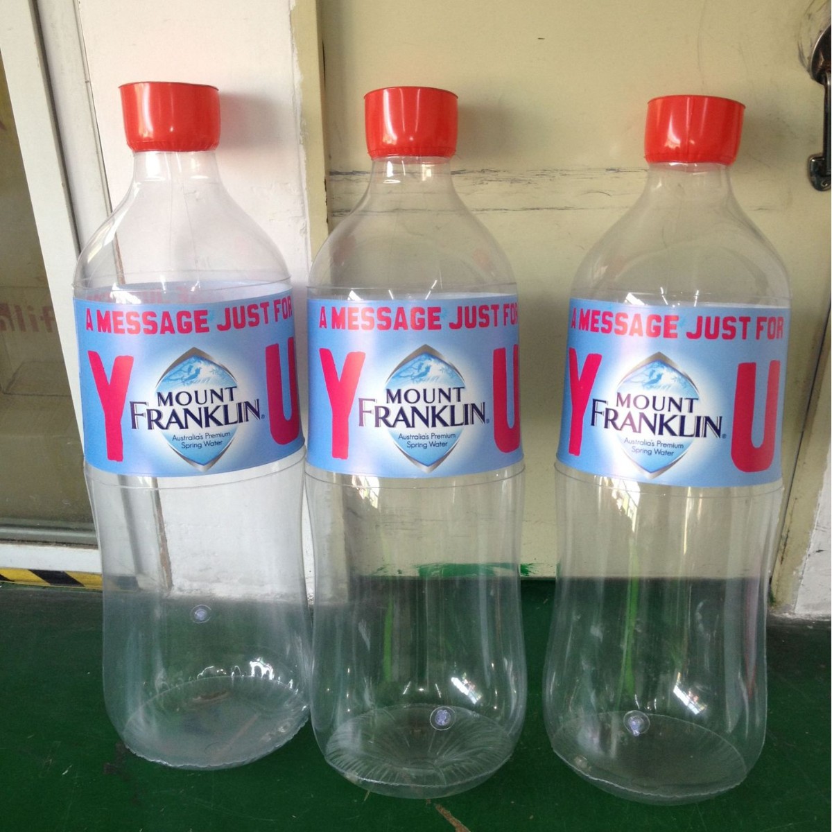 2025新款PVC高频热合工艺空气充气矿泉水瓶商场开业展览装饰广告