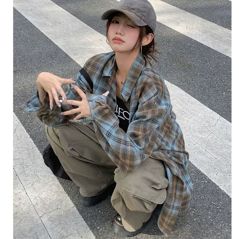 Женская рубашка-поло в клетку, новый стиль 2025 года, ленивый стиль, ранняя осень, американский ретро, свободного кроя, средней длины, с защитой от солнца