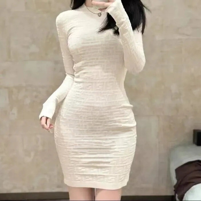 Sexy Long-Sleeved Round-Neck Dress, Elegant and Slim-Fitting, Waist-Cinching, Slimming Dress, New Style, Knitted Hip-Hugging Dress Sexy Long-Sleeved Round-Neck Dress, Elegant and Slim-Fitting, Waist-Cinching, Slimming Dress, New Style, Knitted Hip-Hugging Dress