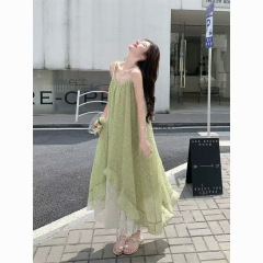 绿色碎花吊带连衣裙女2025夏季新款法式绝美海边度假蕾丝拼接长裙