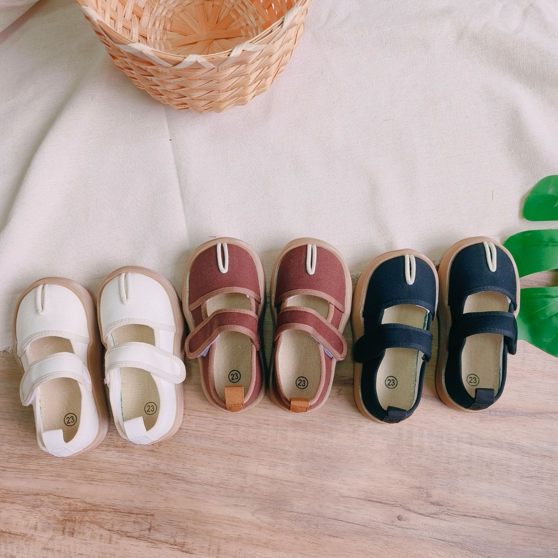 2024 Spring/Summer New Arrival Baby Velcro Sneakers – Boys' and Girls' Korean-Style "Fake Pig's Foot" Shoes, Children's Fake Toe-Separated Shoes, Casual Sneakers