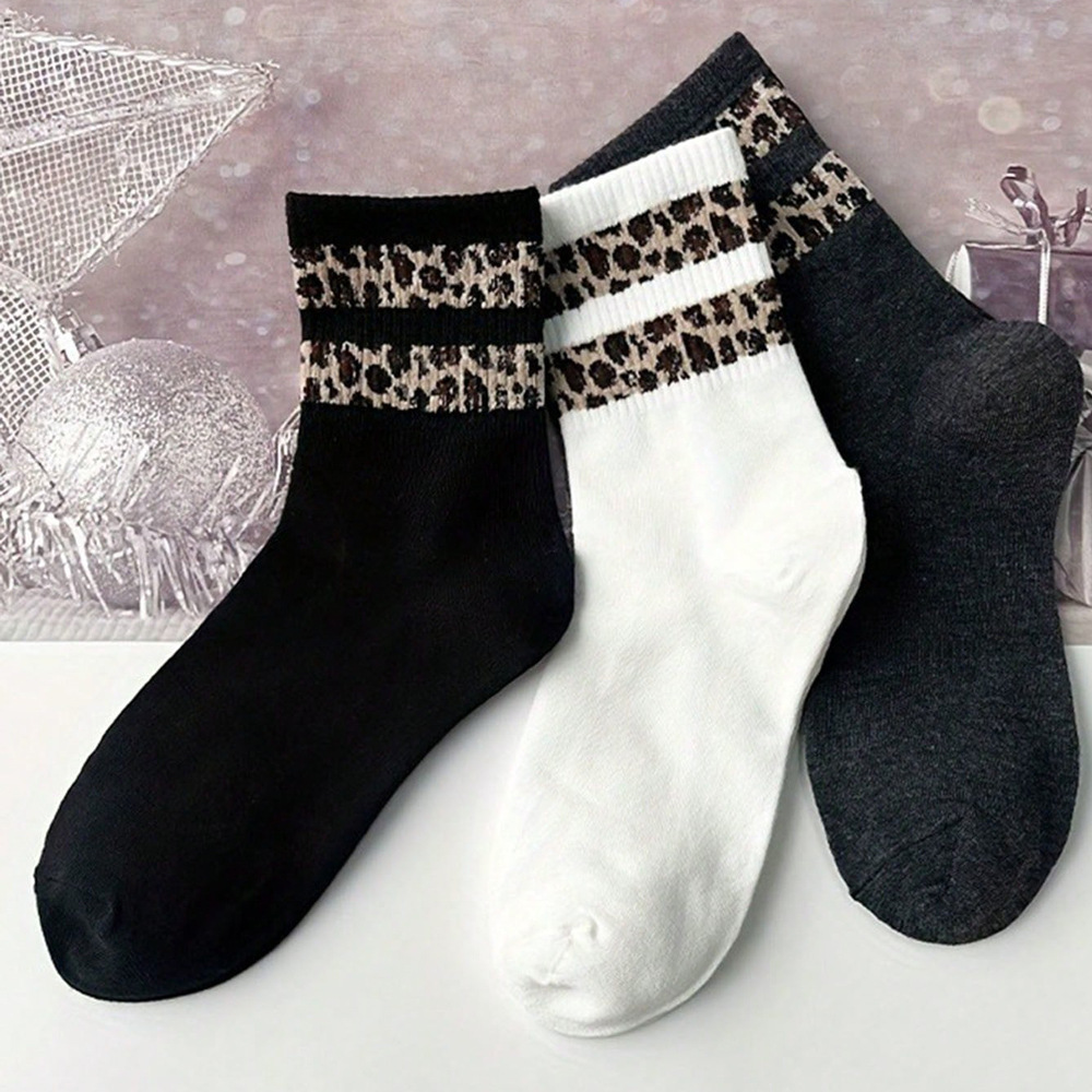 혼합 색상의 2바 표범 무늬 양말 1켤레