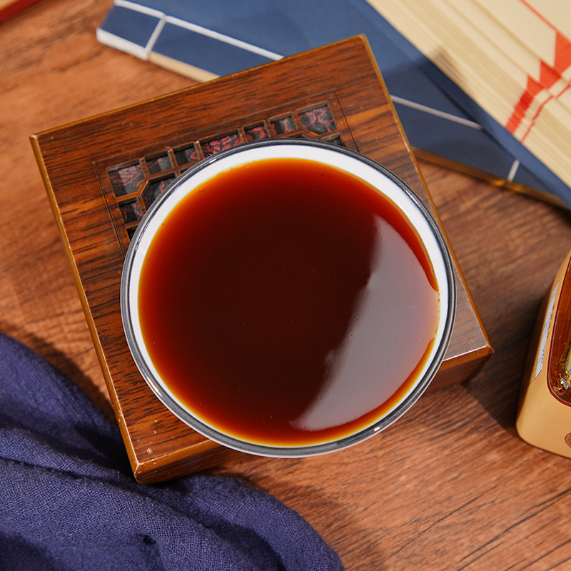 Yu Ling Gao Herbal Paste 300g Jar with Ginseng and Longan Traditional Slow-Cooked Nourishing Tonic quality and texture